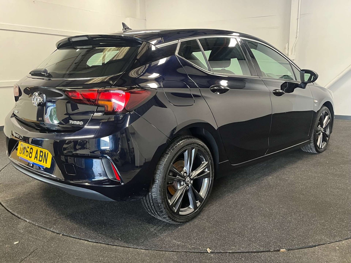 2019 Vauxhall Astra — image 3