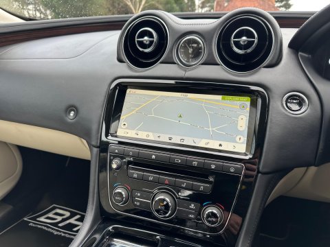 Jaguar XJ 3.0d V6 Portfolio Saloon 4dr Diesel Auto Euro 6 (s/s) (300 ps) 23