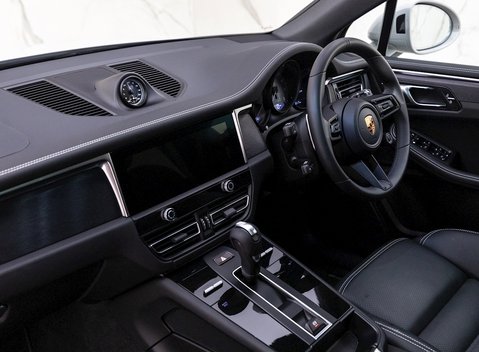 Porsche Macan GTS 16