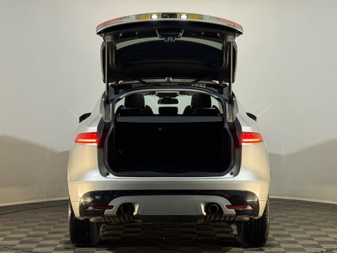 Jaguar F-Pace V6 S AWD 8