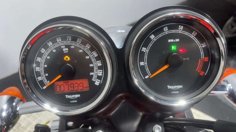 Triumph Bonneville SE 2013 7K NEW MOT INCREDIBLE CONDITION CUSTOM NAKED BIKE 865CC 34