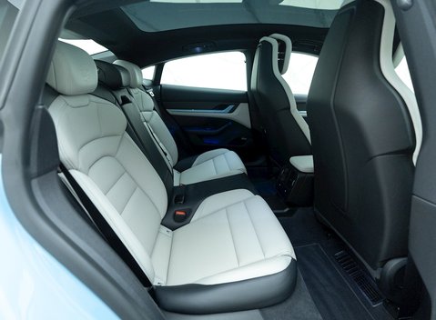 Porsche Taycan 4S 13