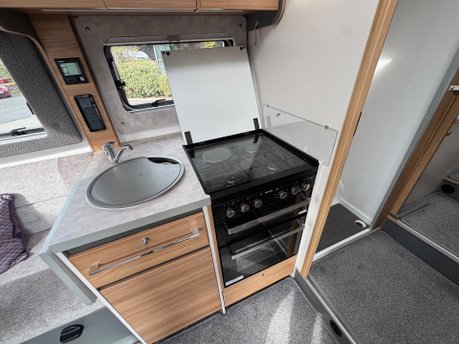 Bailey Adamo 75-4T 2x sigle beds and garage 17