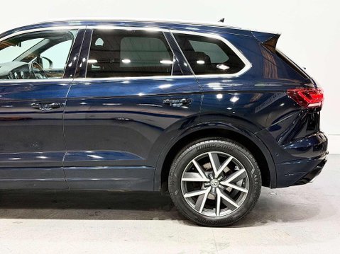 Volkswagen Touareg 3.0 TDI V6 R-Line SUV 5dr Diesel Tiptronic 4Motion Euro 6 (s/s) (286 ps) 20