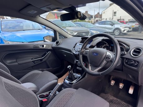 Ford Fiesta ZETEC S 11