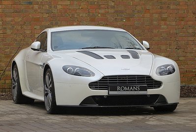Aston Martin V12 Vantage 