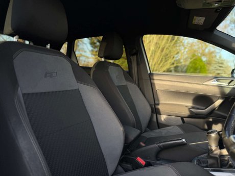 Volkswagen Polo 1.0 Polo R-Line TSi 5dr 37