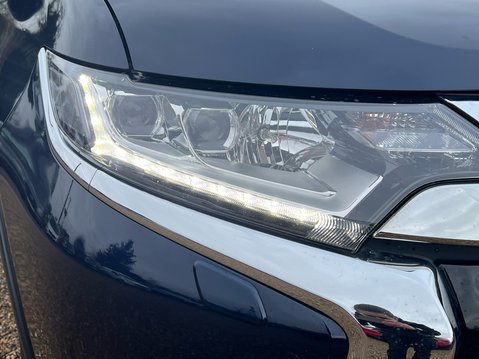 Mitsubishi Outlander DI-D 4 17