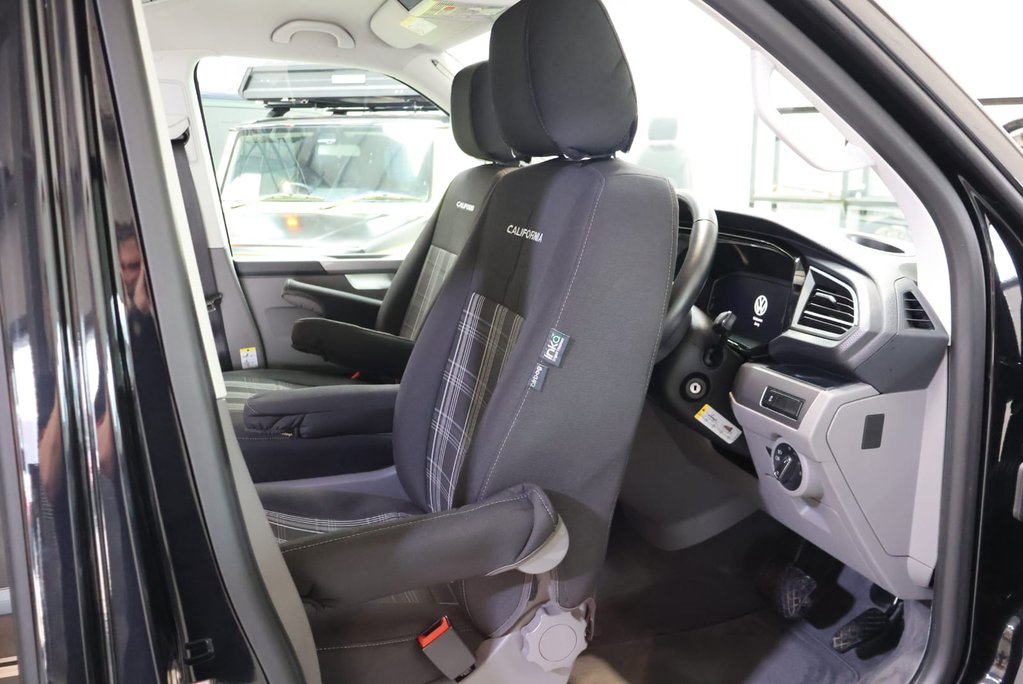 Volkswagen California OCEANI 4MOTION DSG HUGE SPEC VERY RARE  5 YEAR WARRANTY FROM NEW  4 BERTH 22