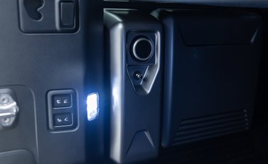 Land Rover Defender 110 OCTA Black 33