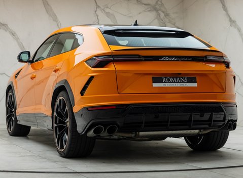 Lamborghini Urus Pearl Capsule 10