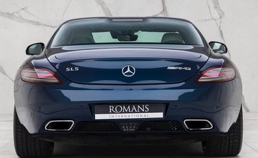 Mercedes-Benz SLS AMG 5