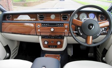 Rolls-Royce Phantom Drophead Coupe 8