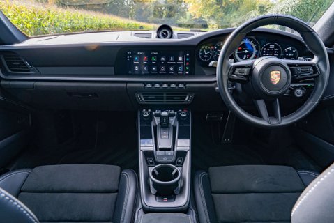 Porsche 911 Carrera 4 GTS PDK 12