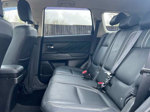 Mitsubishi Outlander DI-D 4 9