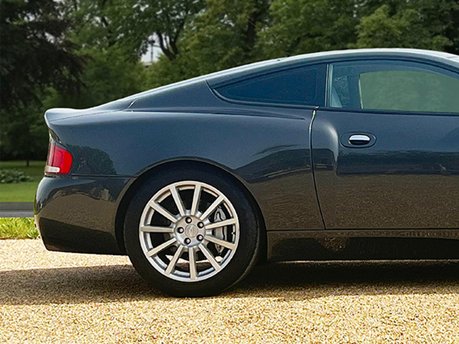 Aston Martin Vanquish V12 S 11