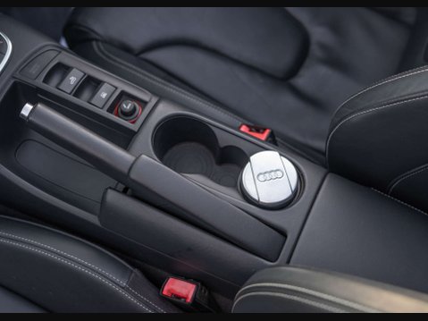 Audi R8 5.2 R8 Spyder Quattro V10 Semi-Auto 4WD 2dr 22