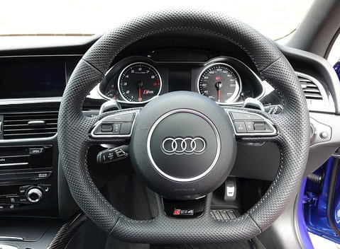 Audi RS4 Avant 25