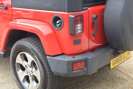 Jeep Wrangler Sahara Unlimited Edition Auto 28