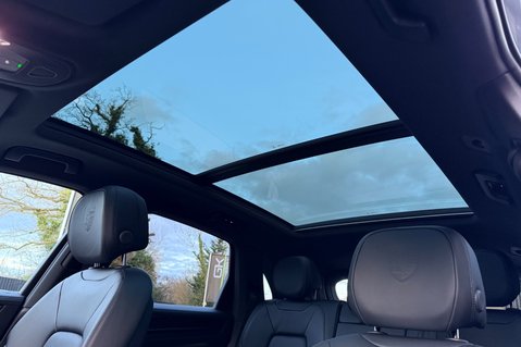 Porsche Cayenne V6 S E-HYBRID BLACK EDITION - PANORAMIC ROOF - AS NEW CONDITION 3