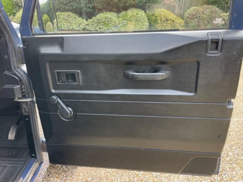 Land Rover Defender 2.4 TDCi Pickup 2dr Diesel Manual 4WD SWB Euro 4 (122 bhp) 42