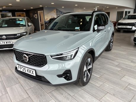Volvo XC40 2.0 B4 MHEV Plus Dark DCT Auto Euro 6 (s/s) 5dr