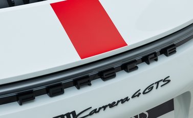 Porsche 911 Carrera 4 GTS (992) 40