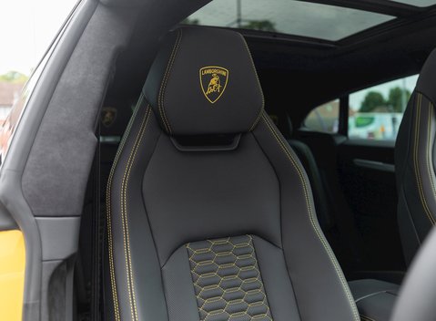 Lamborghini Urus 13