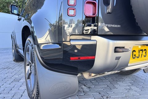 Land Rover Defender 90 D300 Hard Top X-Dynamic HSE 27