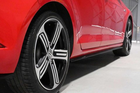 Volkswagen Golf R TSI 4MOTION DSG 32