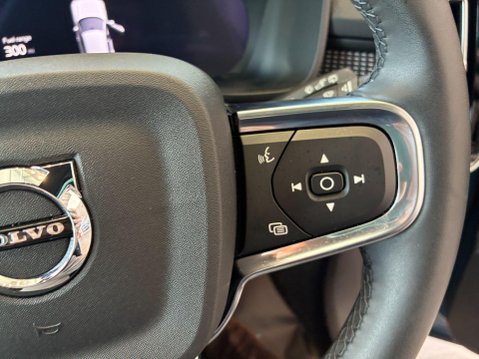 Volvo XC40 2.0 B4 MHEV Plus Dark DCT Auto Euro 6 (s/s) 5dr 15