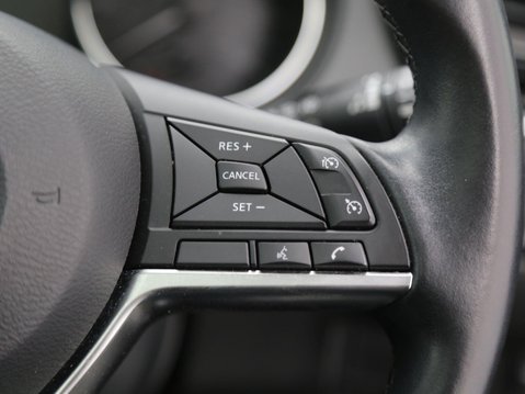 Nissan Qashqai 1.3 DIG-T N-Connecta Euro 6 (s/s) 5dr 13