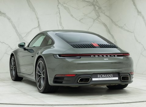 Porsche 911 Carrera (992) 6
