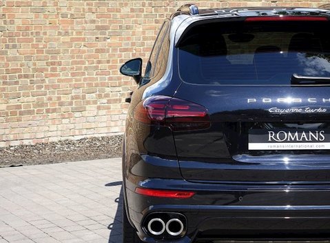Porsche Cayenne Turbo S 32