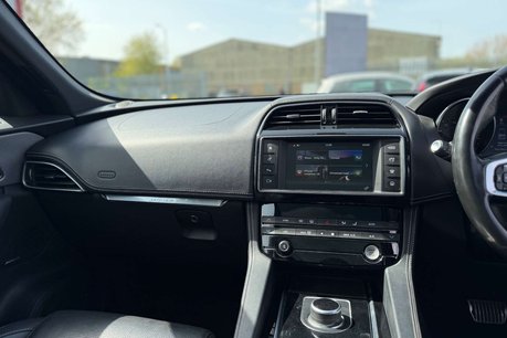 Jaguar F-Pace 3.0 F-PACE V6 S AWD D Auto 4WD 5dr 15