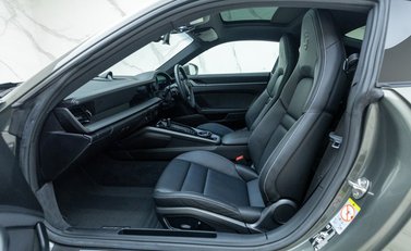 Porsche 911 Carrera 4S (992) 14