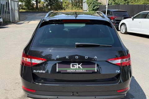 Skoda Superb SE TECHNOLOGY IV DSG - 11 SERVICES AT SKODA -HYBRID AUTOMATIC ESTATE 8