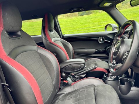 Mini Hatch 2.0 John Cooper Works Auto Euro 6 (s/s) 3dr 26