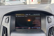 Ford Focus ZETEC.. 9 MAIN DEALER SERVICES.. £20 ROAD TAX.. 1 PREVIOUS KEEPER..STUNNING 18