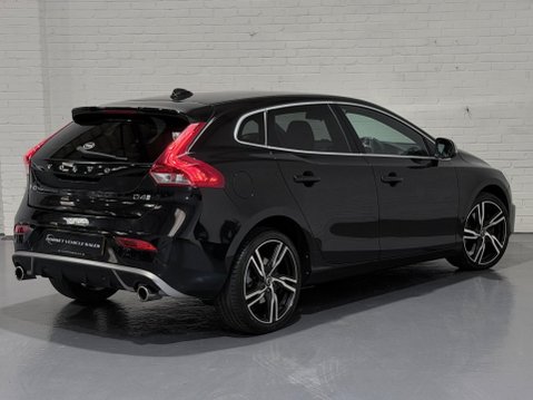 Volvo V40 2.0 D4 R-Design Pro Auto Euro 6 (s/s) 5dr 4