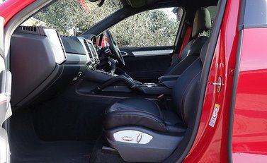 Porsche Cayenne GTS 9