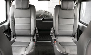 Land Rover Defender 90 TD XS Station Wagon 13