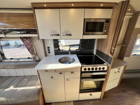 Swift Elegance 645 20