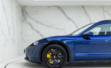 Porsche Taycan Turbo S Cross Turismo 30