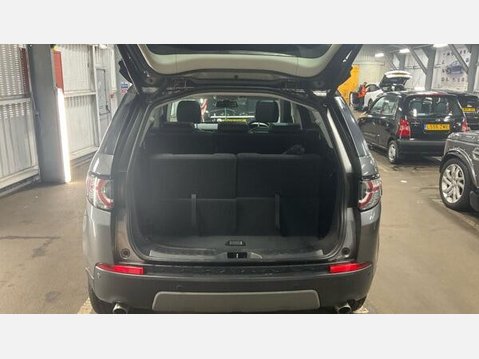 Land Rover Discovery Sport 2.0 TD4 HSE Black Auto 4WD Euro 6 (s/s) 5dr 9