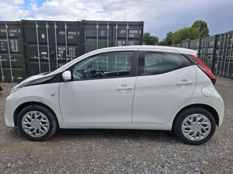 Toyota Aygo 1.0 VVT-i x-play Hatchback 5dr Petrol x-shift Euro 6 (Safety Sense) (71 ps) 6