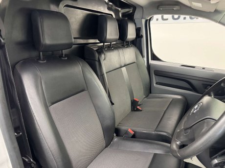 Vauxhall Vivaro 2.0 Vivaro 3100 Dynamic S/S 34