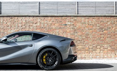 Ferrari 812 Superfast 35