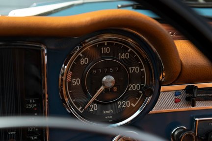 Mercedes-Benz SL 280 Pagoda 30