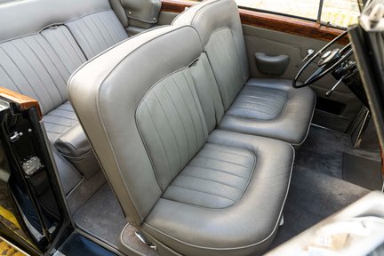 Rolls-Royce Silver Cloud III DHC Adaptation 24